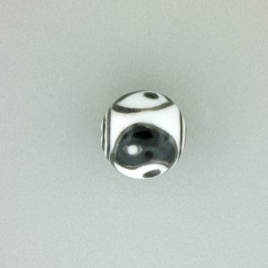 9078 - 13mm Round Ying Yang Porcelain Bead 9078 - 13mm Round Ying Yang Porcelain Bead