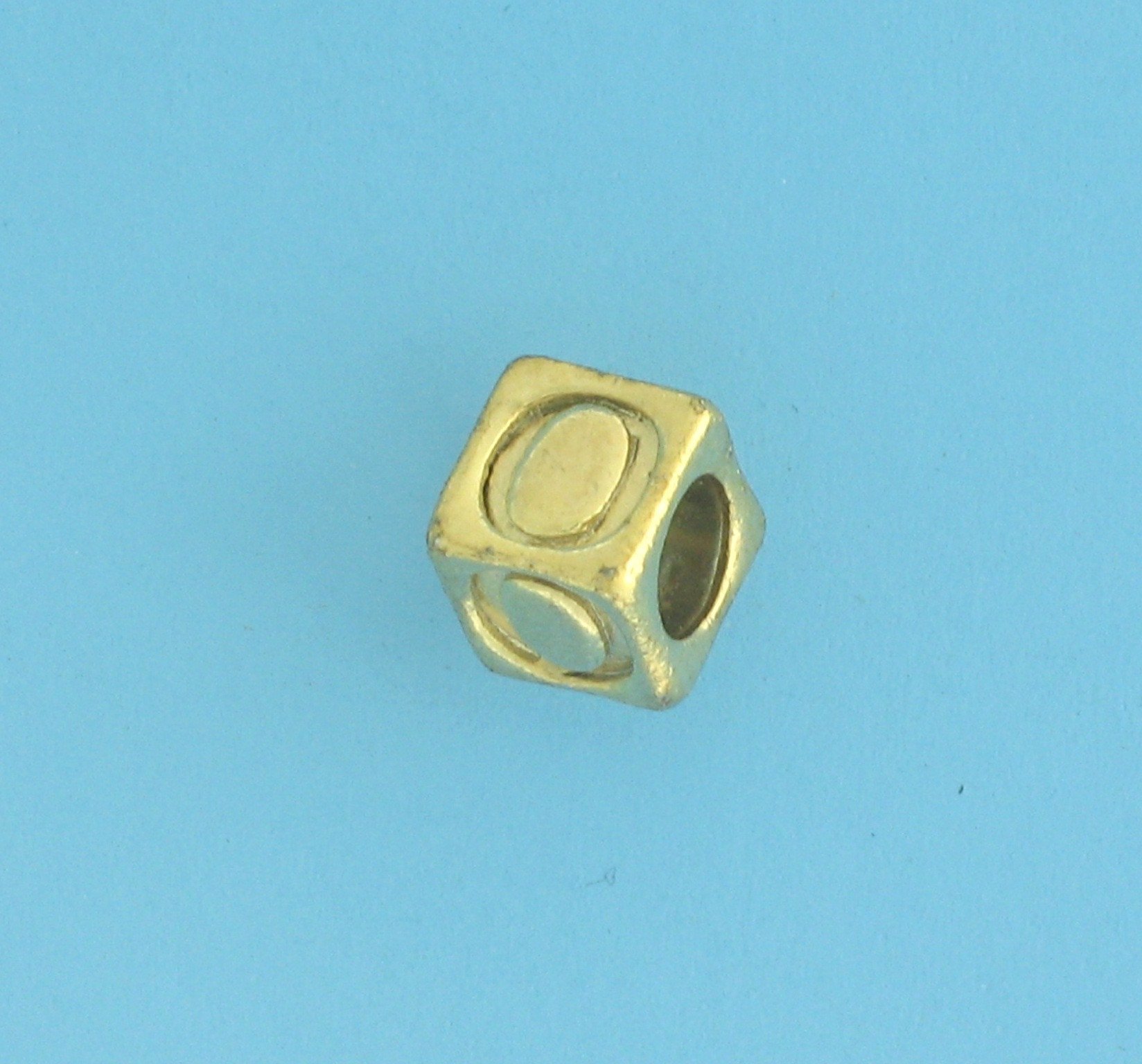 9800 - 5.5mm Gold Plated Alphabet Beads - O 9800 - 5.5mm Gold Plated Alphabet Beads - O
