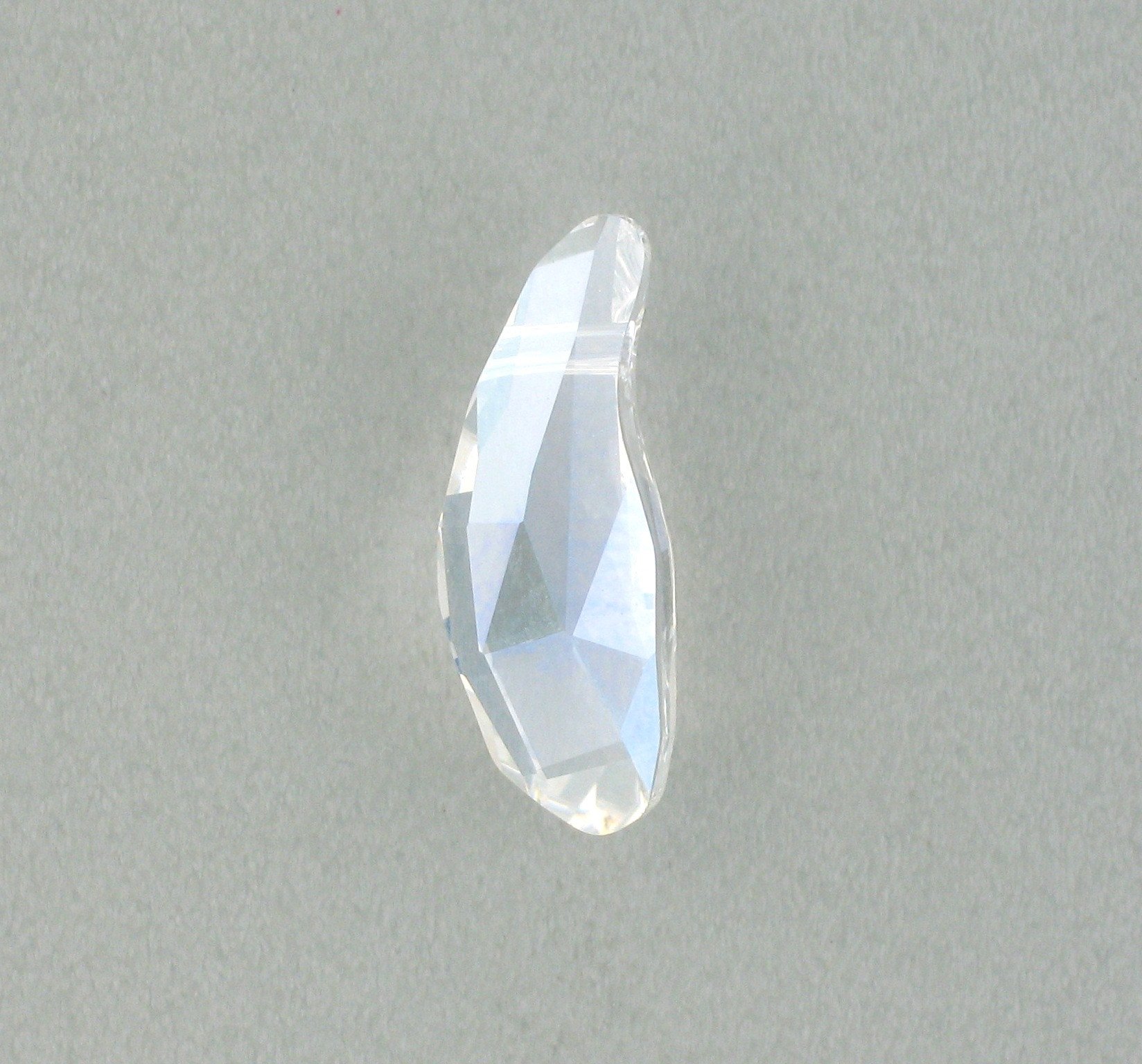 5531 - 18mm Swarovski Aquiline Crystal Bead - Moonlight 5531 - 18mm Swarovski Aquiline Crystal Bead - Moonlight