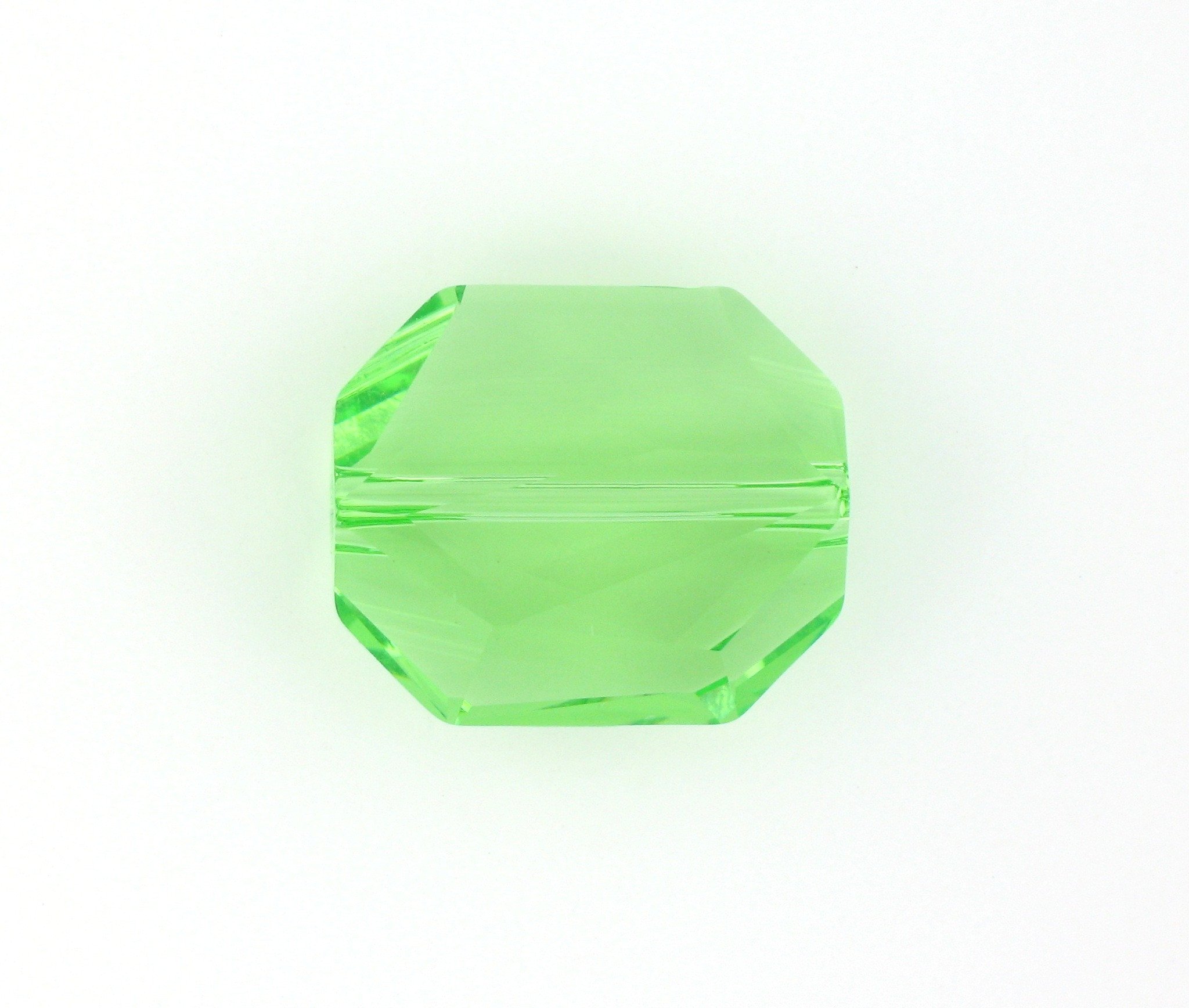 5520 - 18mm Swarovski Graphic Bead - Peridot 5520 - 18mm Swarovski Graphic Bead - Peridot