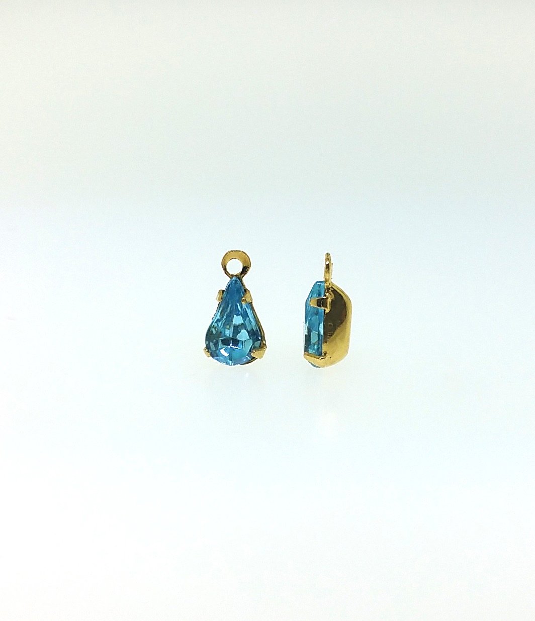37217 - Swarovski Pear Shaped Single Stone Setting - Aquamarine 37217 - Swarovski Pear Shaped Single Stone Setting - Aquamarine