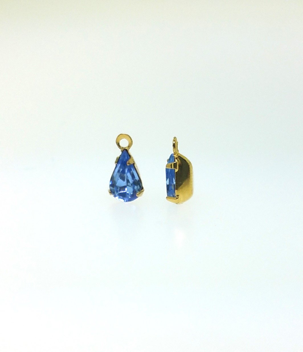 37217 - Swarovski Pear Shaped Single Stone Setting - Light Sapphire 37217 - Swarovski Pear Shaped Single Stone Setting - Light Sapphire