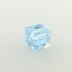 5601 - 6mm Swarovski Cube Crystal - Alexandrite AB 5601 - 6mm Swarovski Cube Crystal - Alexandrite AB