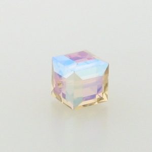 5601 - 8mm Swarovski Cube Crystal - Light Col. Topaz AB 5601 - 8mm Swarovski Cube Crystal - Light Col. Topaz AB