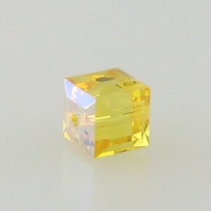 5601 - 6mm Swarovski Cube Crystal - Light Topaz AB 5601 - 6mm Swarovski Cube Crystal - Light Topaz AB