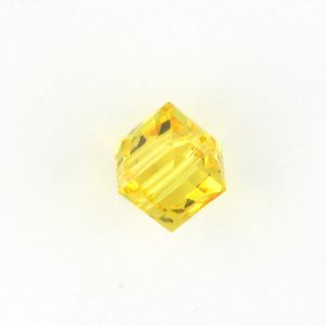 5601 - 8mm Swarovski Cube Crystal - Light Topaz 5601 - 8mm Swarovski Cube Crystal - Light Topaz