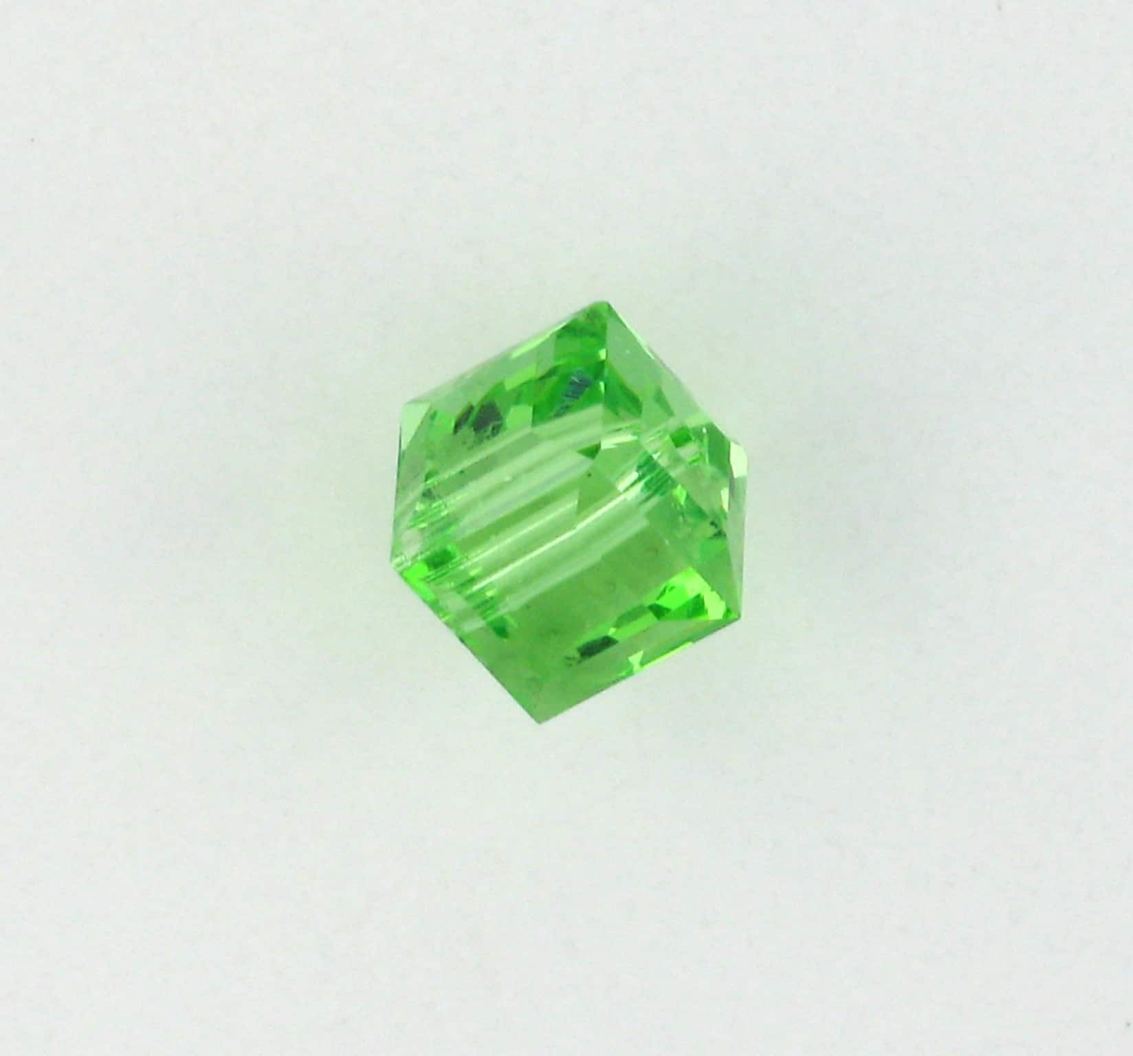 5601 - 6mm Swarovski Cube Crystal - Peridot 5601 - 6mm Swarovski Cube Crystal - Peridot