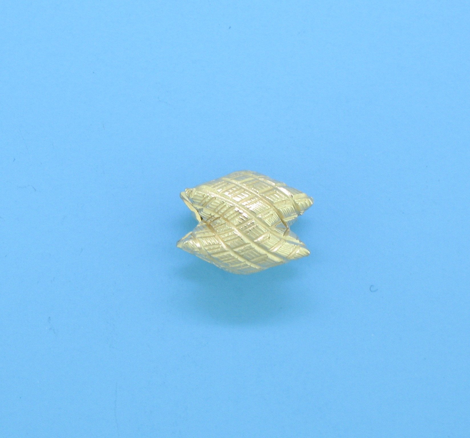8.2x7mm Gold Filled Pattern Interlock Bead 14/20kt. 8.2x7mm Gold Filled Pattern Interlock Bead 14/20kt.